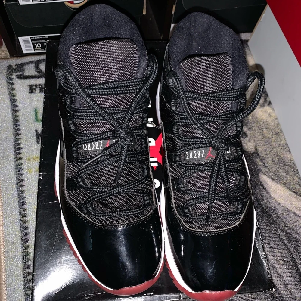 Jordan Men's Black and Red Retro 11 Sneakers